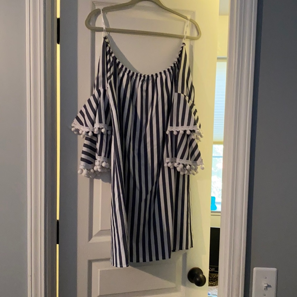 Off the shoulder statements sleave mini dress